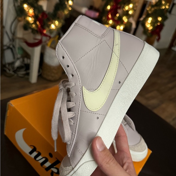 Nike Women's Blazer Mid ‘77 - Picture 6 of 8